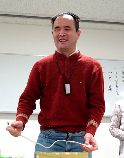 ものに触る会長