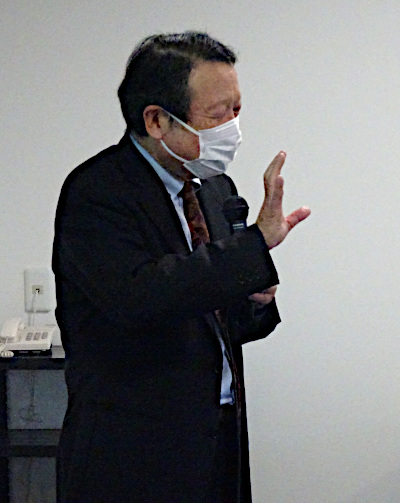講師